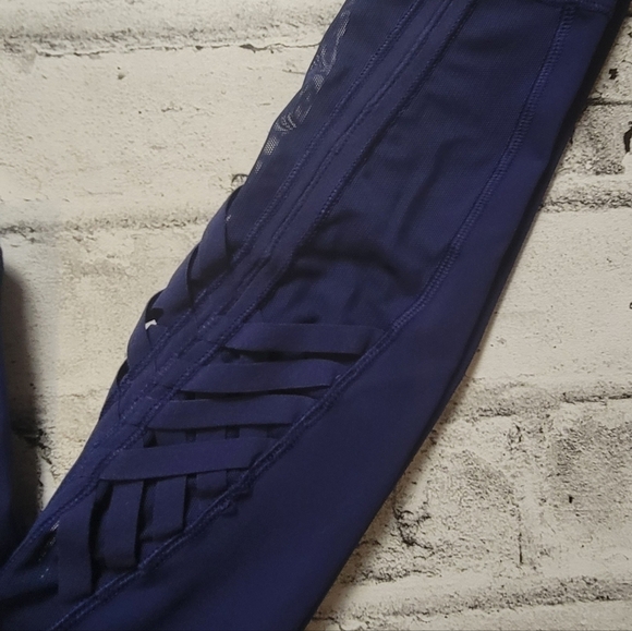 Lululemon Athletica Navy Leggings With Sheer and Straps On the Calf and … - Picture 7 of 7